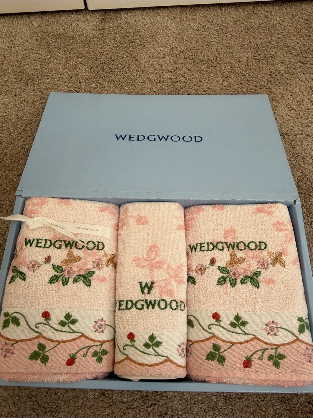 Wedgwood Pink Floral Embroidered Towel Gift Set